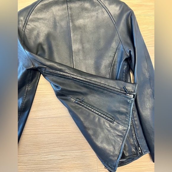 LEATHER JACKET by GUESS! Women’s,  Vintage, Size Small, blk w/ silver lining - Picture 3 of 10